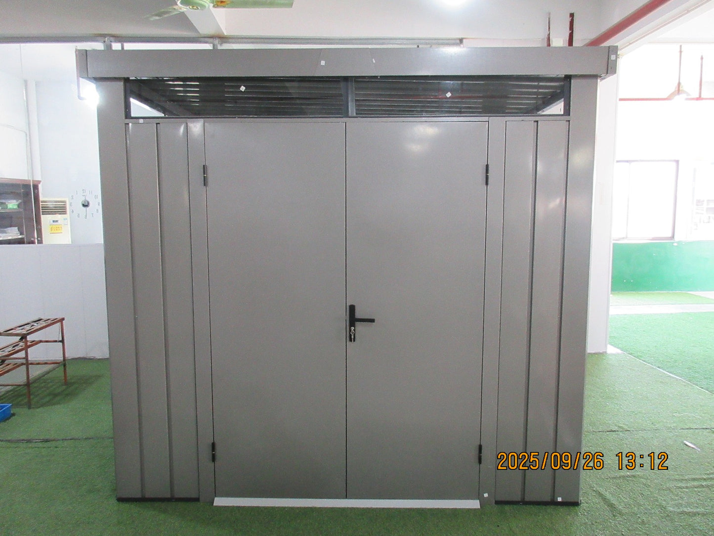 מחסן מתכת Luxury עם חלון היקפי. 243X183X227